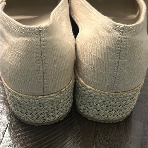 Grasshoppers Cream Flats with Decorative Cutouts - Picture 9 of 10